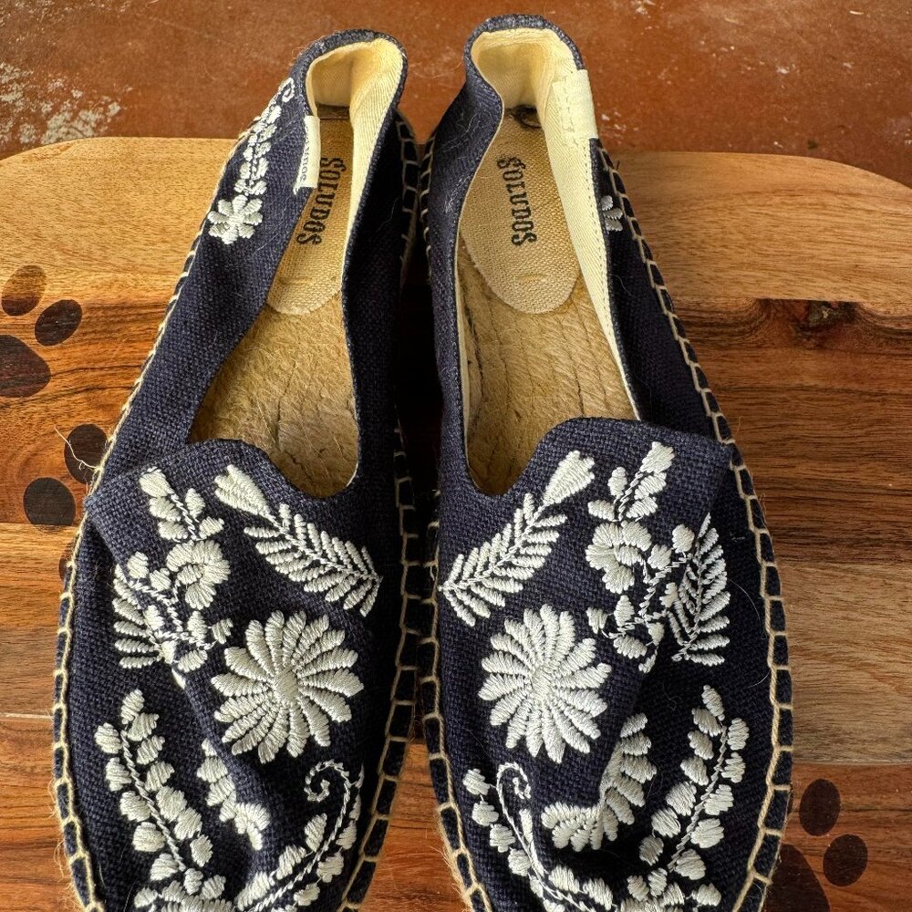 Soludos Ibiza Embroidered Platform Smoking Slipper (US 7.5, Midnight Blue)